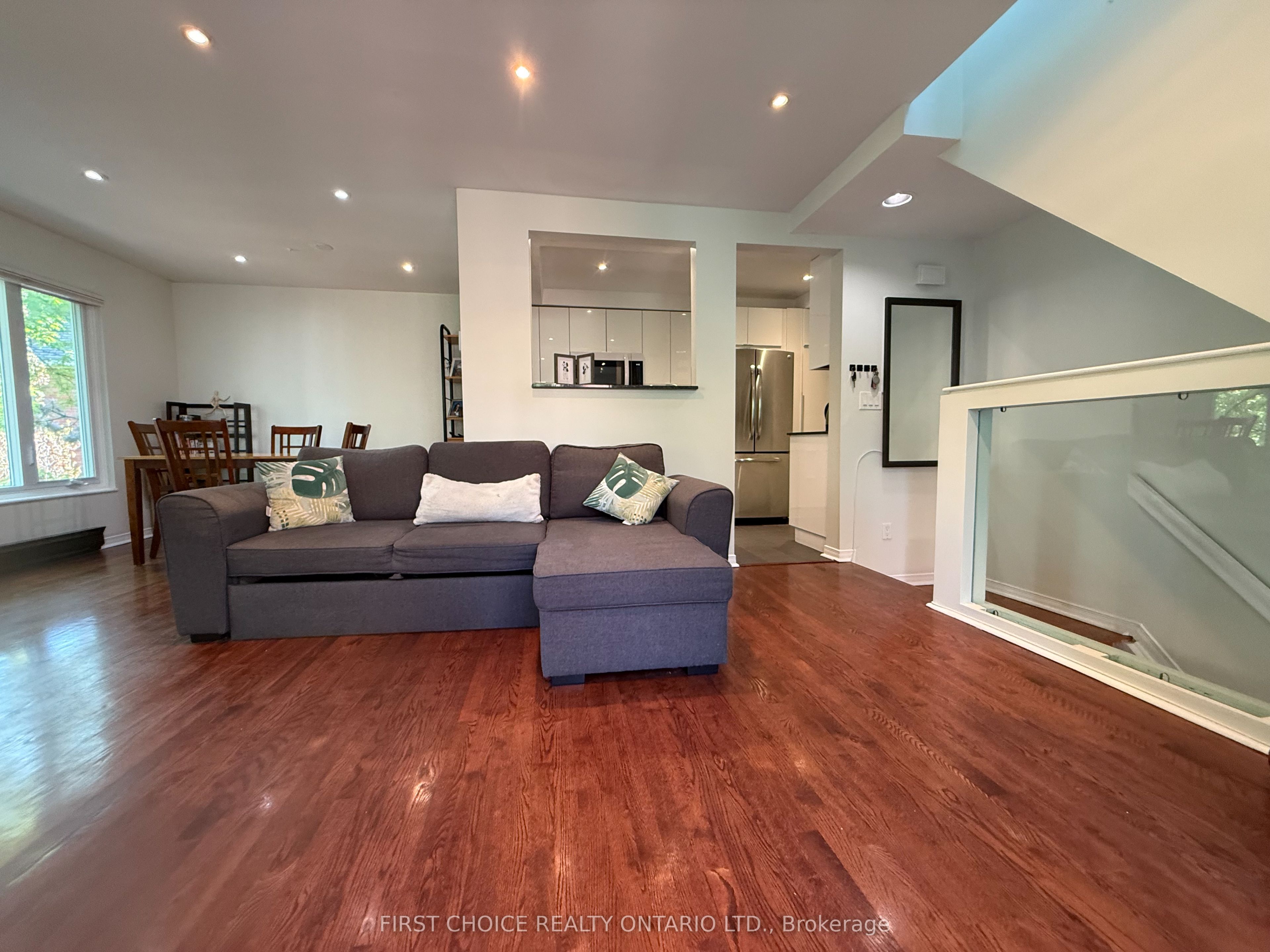 C-130 Greenfield Avenue, Ottawa, ON, K1S 5L2 photo 5