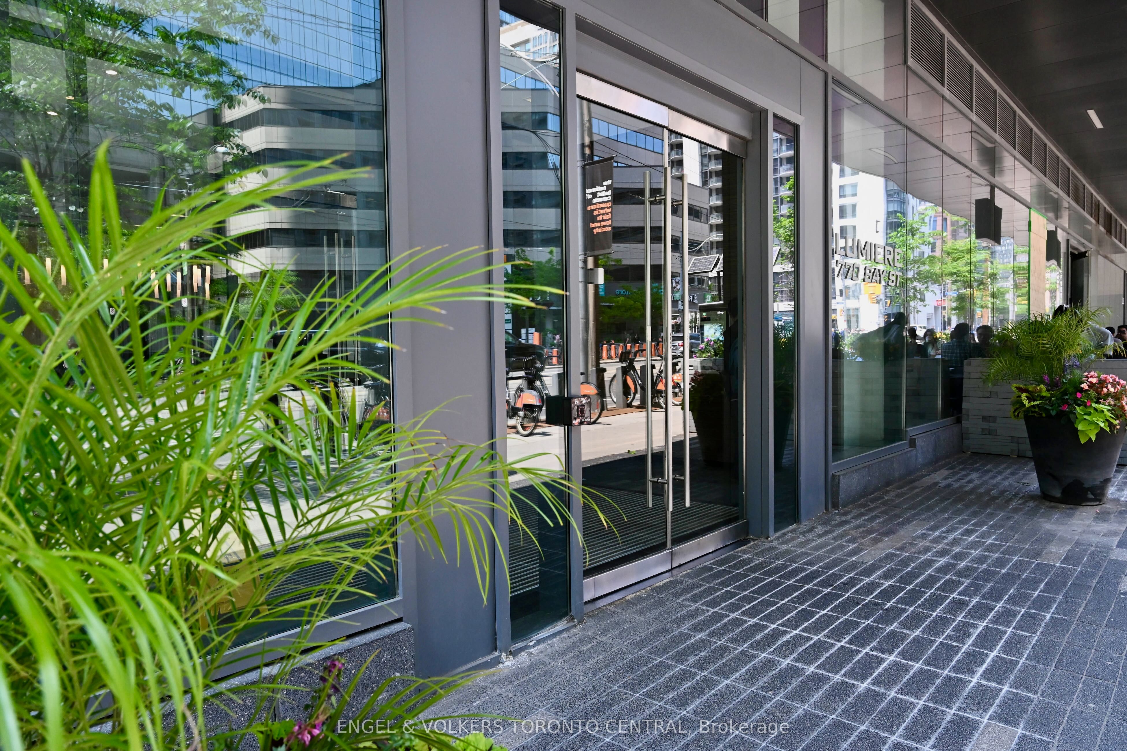Additional image 3 of 2504-770 Bay Street, Toronto, ON, M5G 0A6