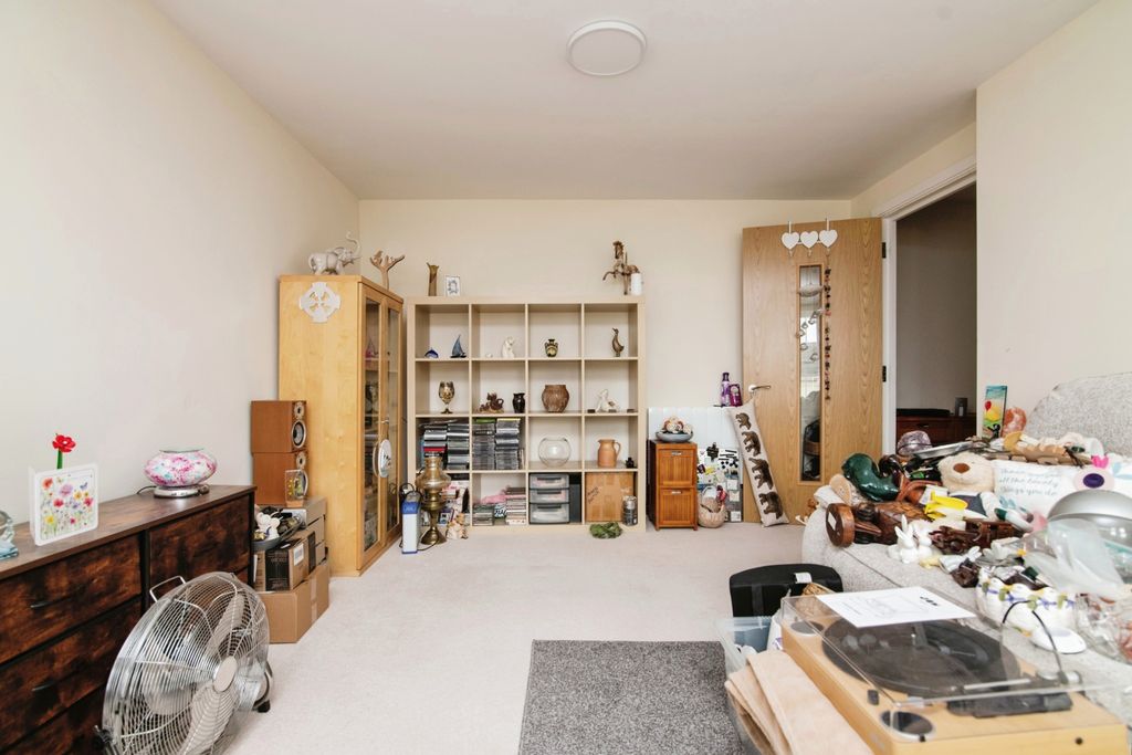 Additional image 3 of 2 bed flat for saleClive Road, Redditch, Worcestershire B97