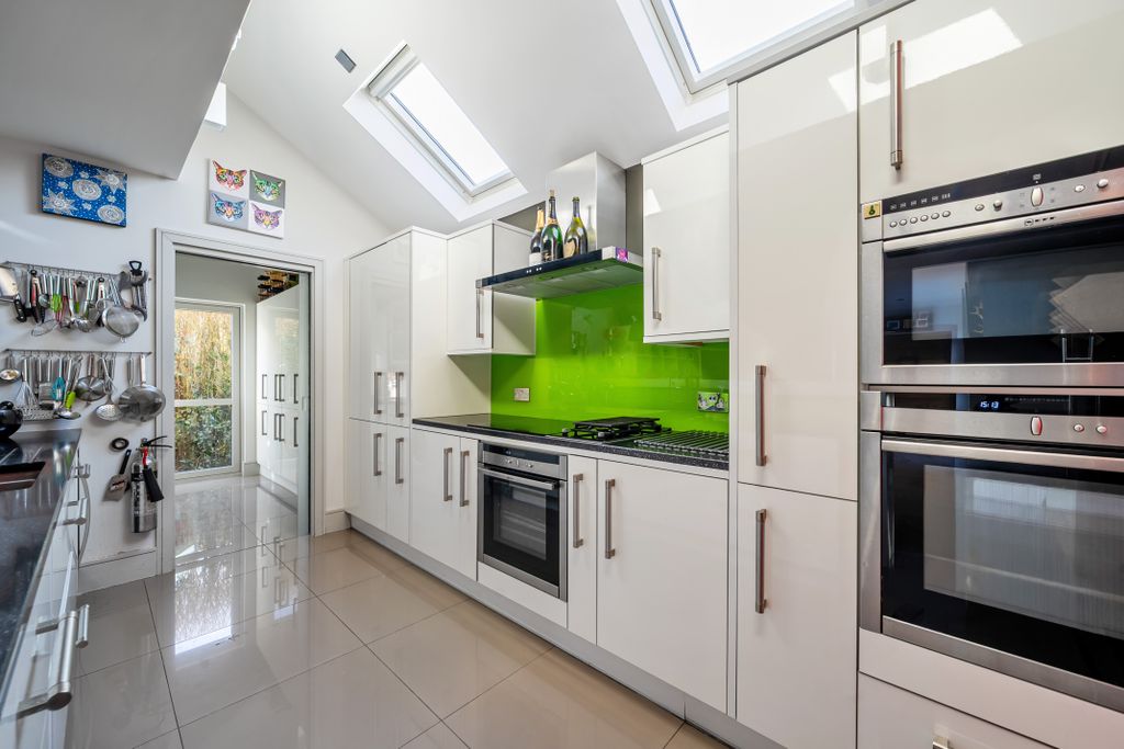 Additional image 14 of 4 bed detached house for saleMasons Bridge Road, Redhill RH1