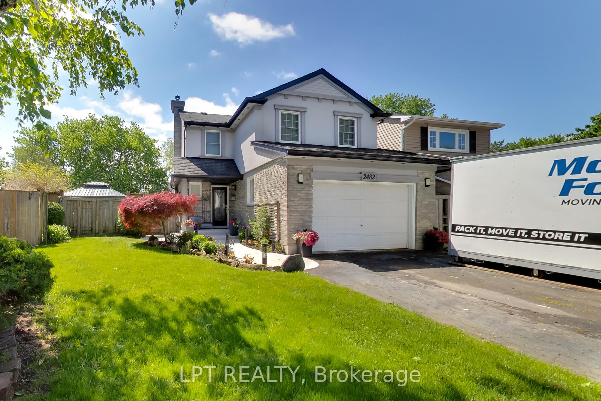 2482 Snowhill Court, Burlington, ON, L7M 1Y3