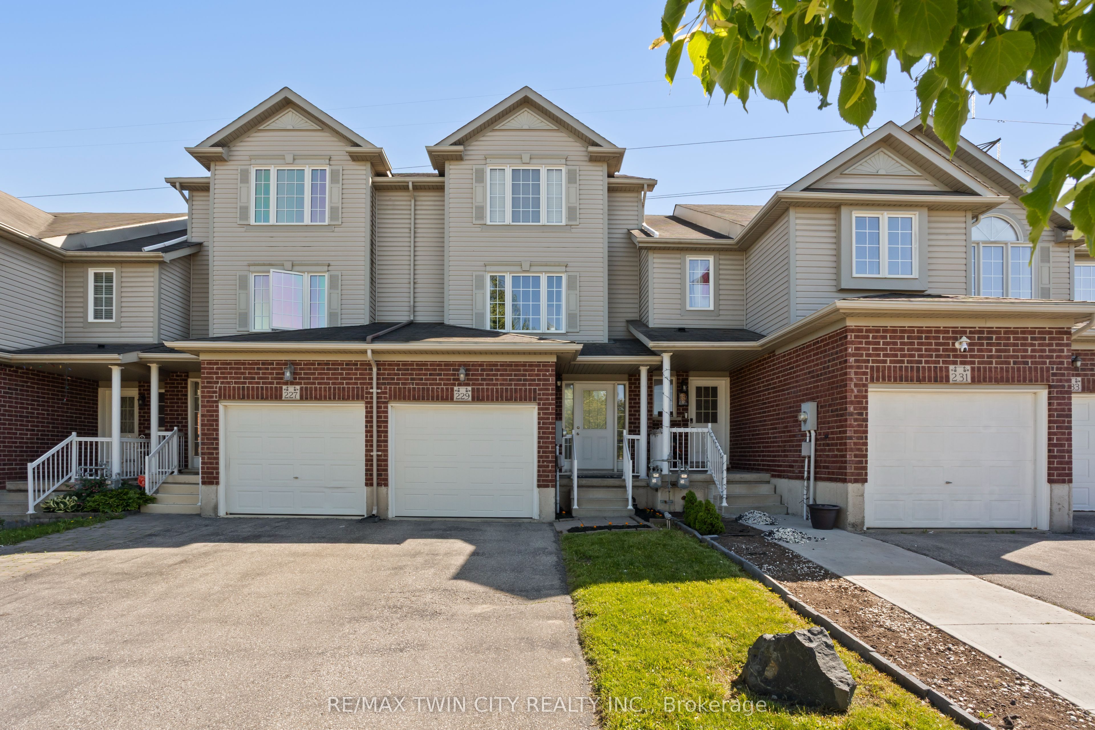 229 Parkvale Drive, Kitchener, ON, N2R 1Y8