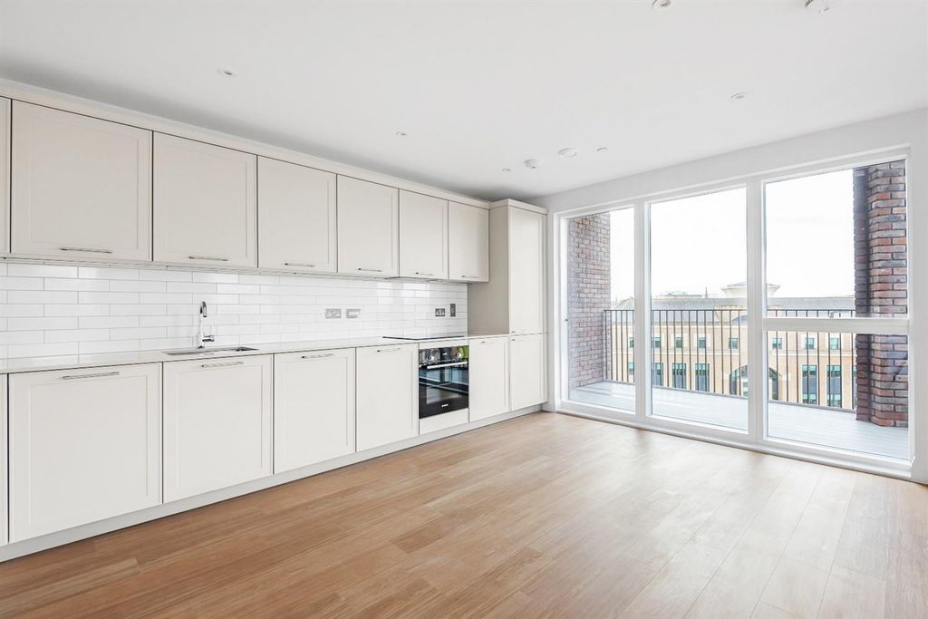 Additional image 4 of 2 bed flat for saleCarraway Street, Reading RG1