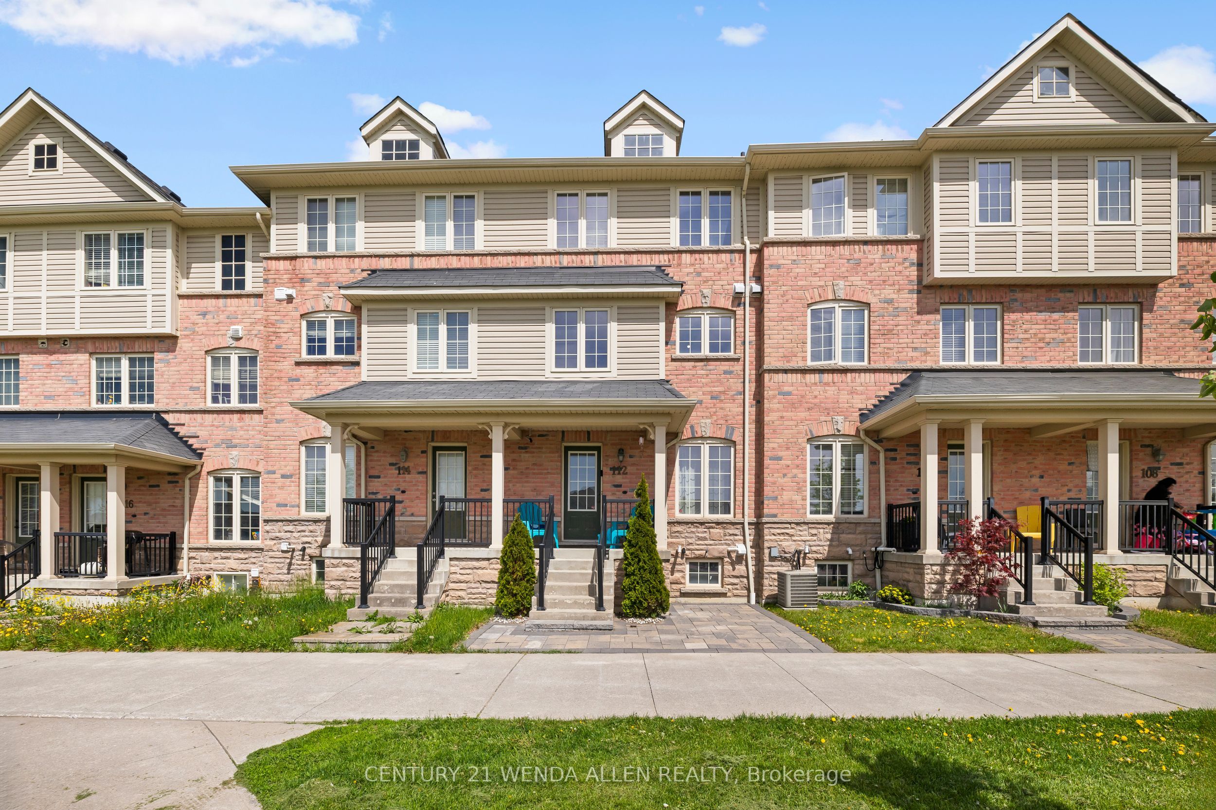 112 Goss Lane, Ajax, ON, L1Z 0K9 photo 3