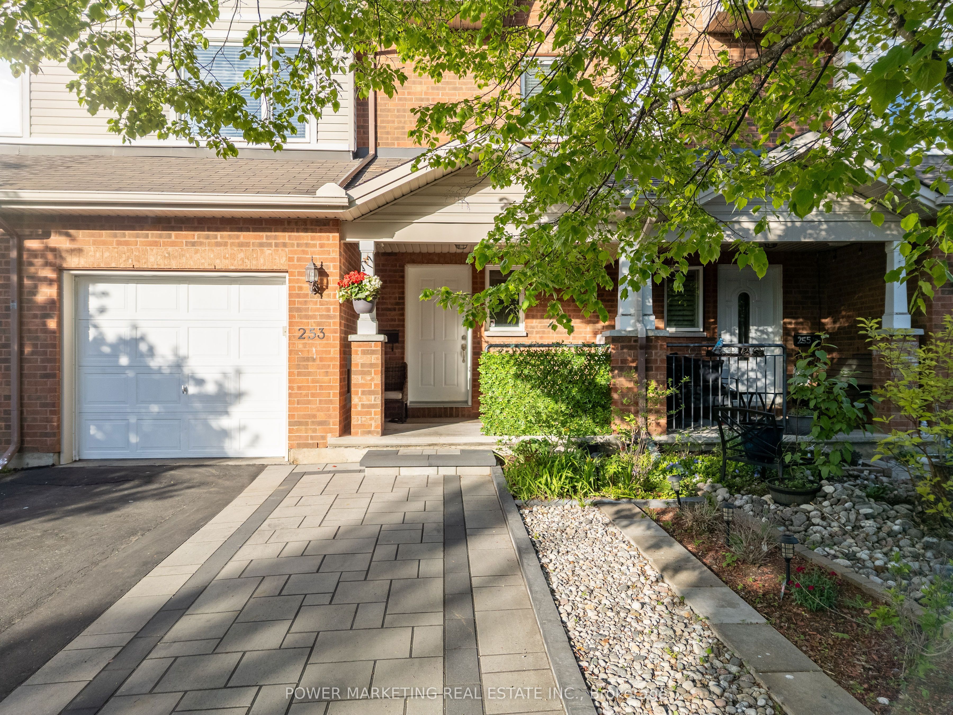 253 Parkin Circle, Ottawa, ON, K1T 4H7