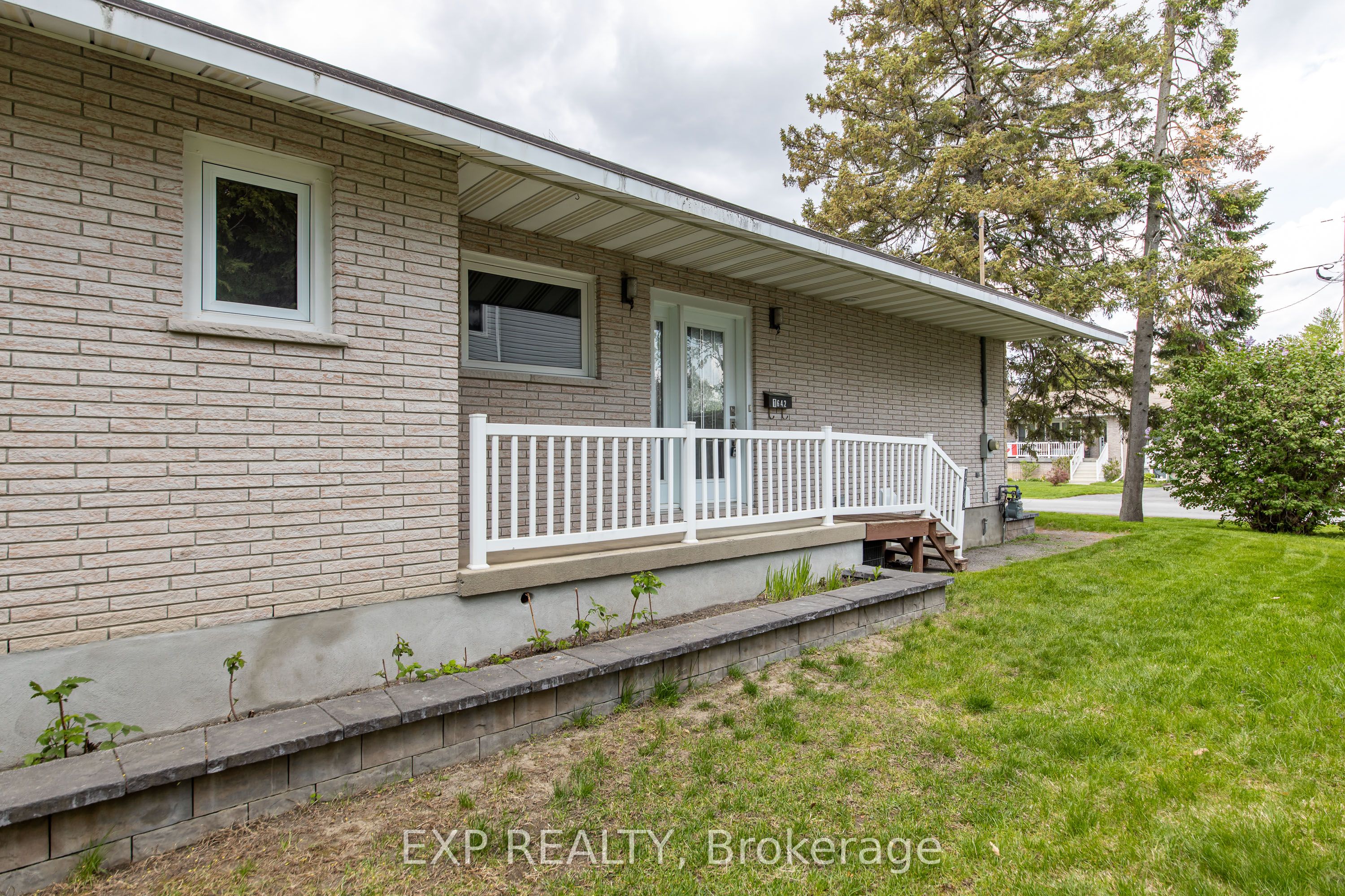 1642 Valmarie Avenue, Ottawa, ON, K2C 1W1 photo 2