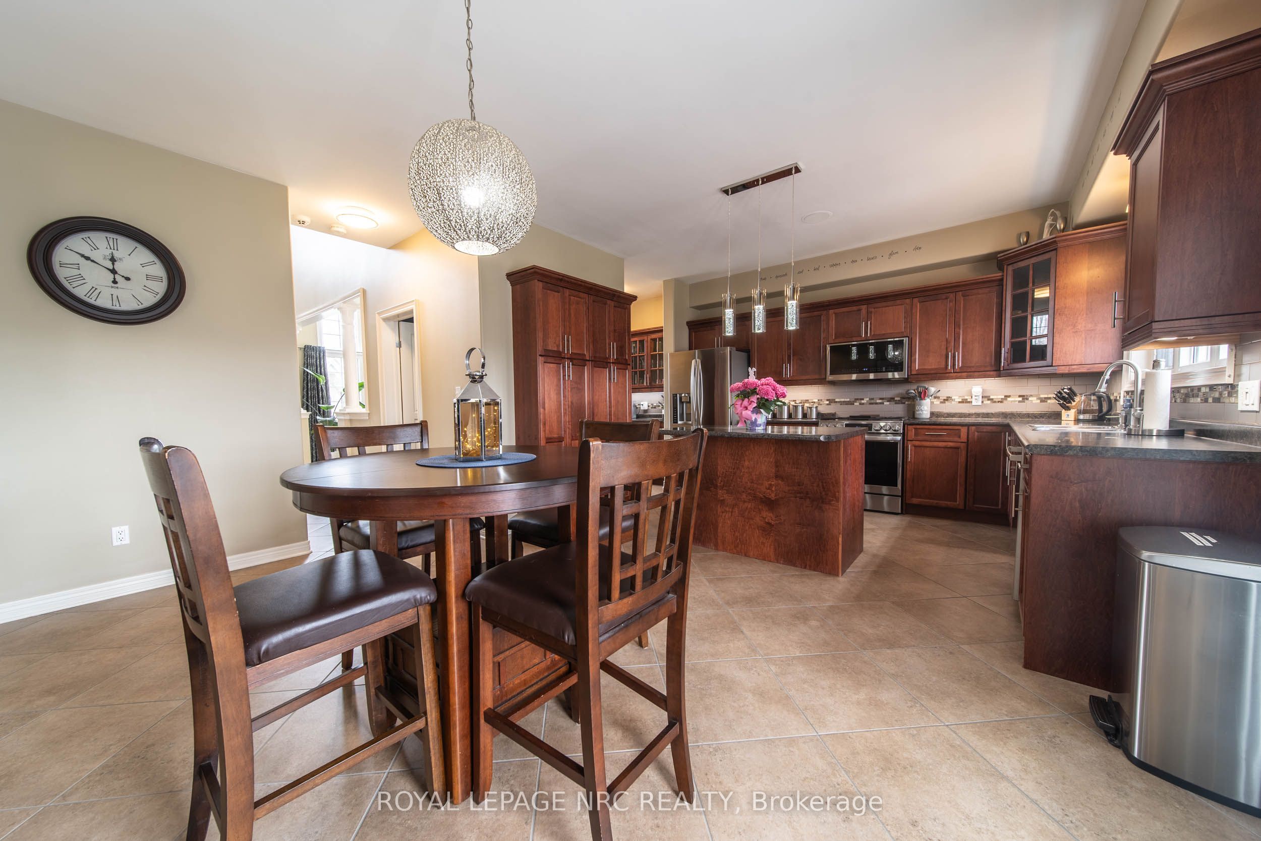 325 Hillsdale Road, Welland, ON, L3C 7M2 photo 3