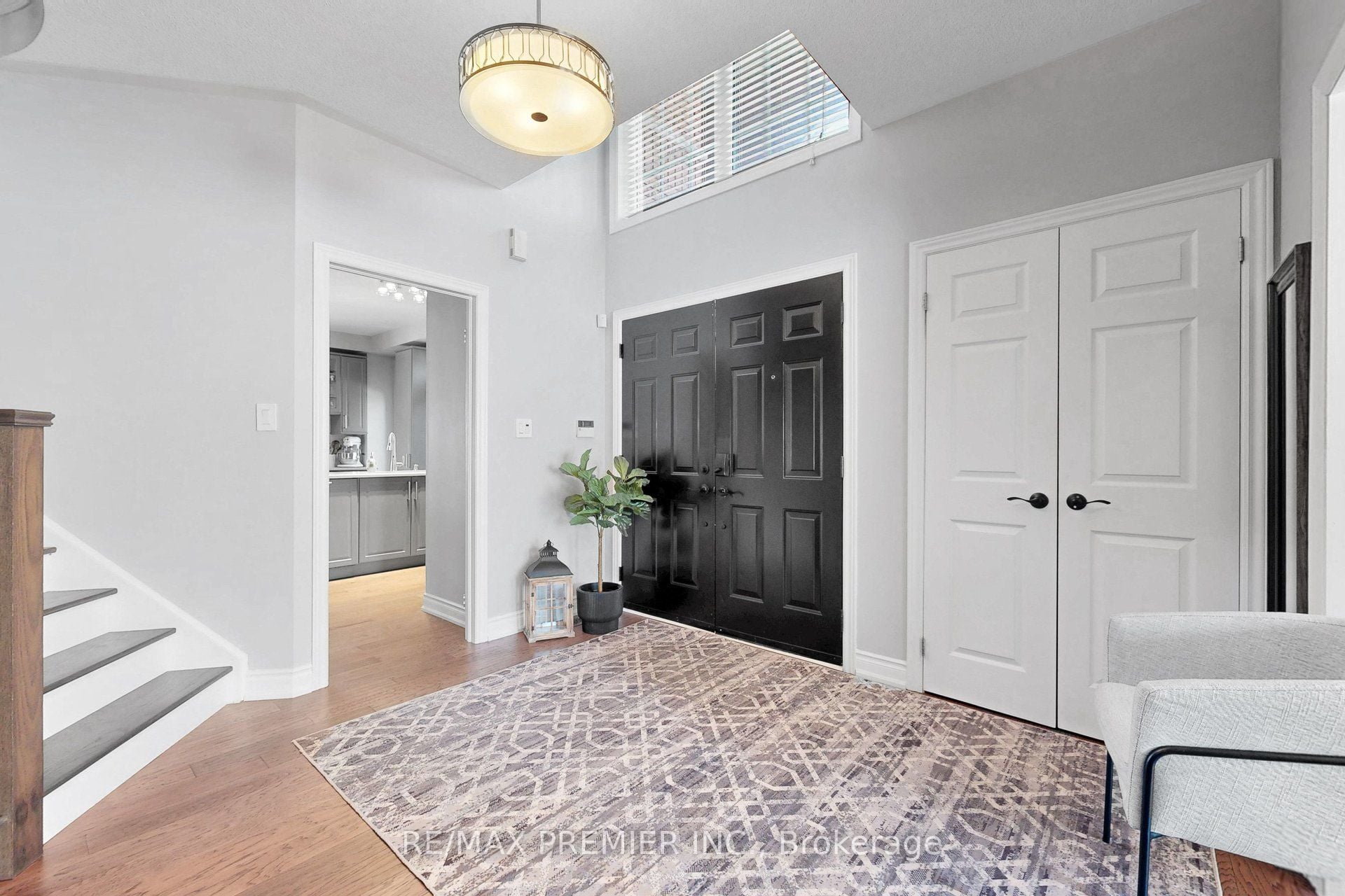 124 Kingsview Drive, Vaughan, ON, L4H 3B4 photo 2