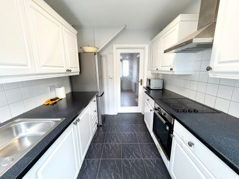 Vernon Avenue, Woodford Green IG8