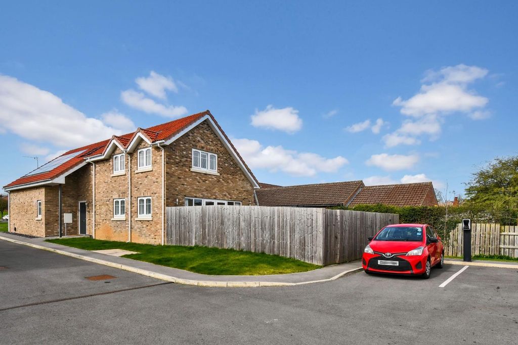 4 bed detached house for saleWillow Close, Ripon HG4