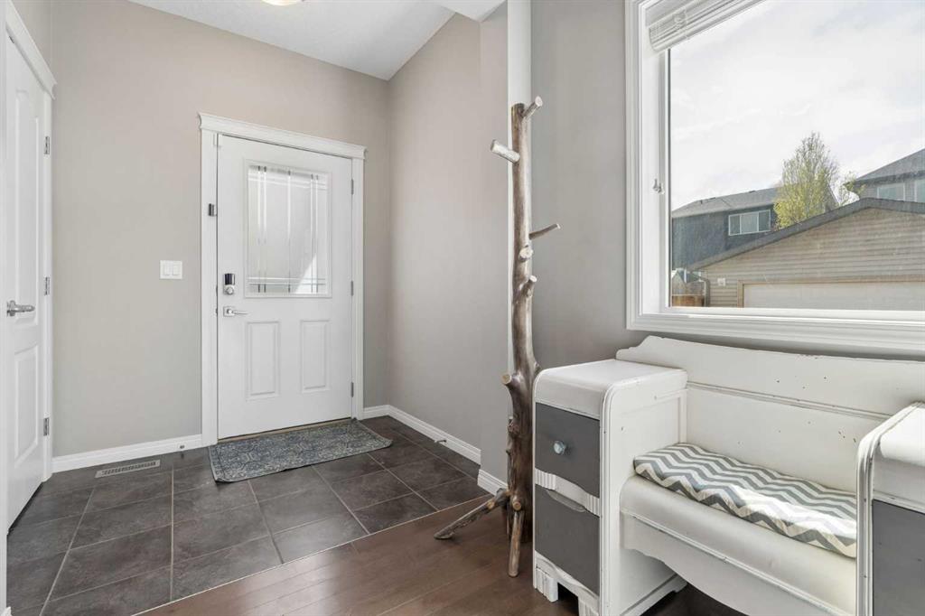 108 Sage Bank Crescent NW, Calgary, AB, T3R0J2 photo 4
