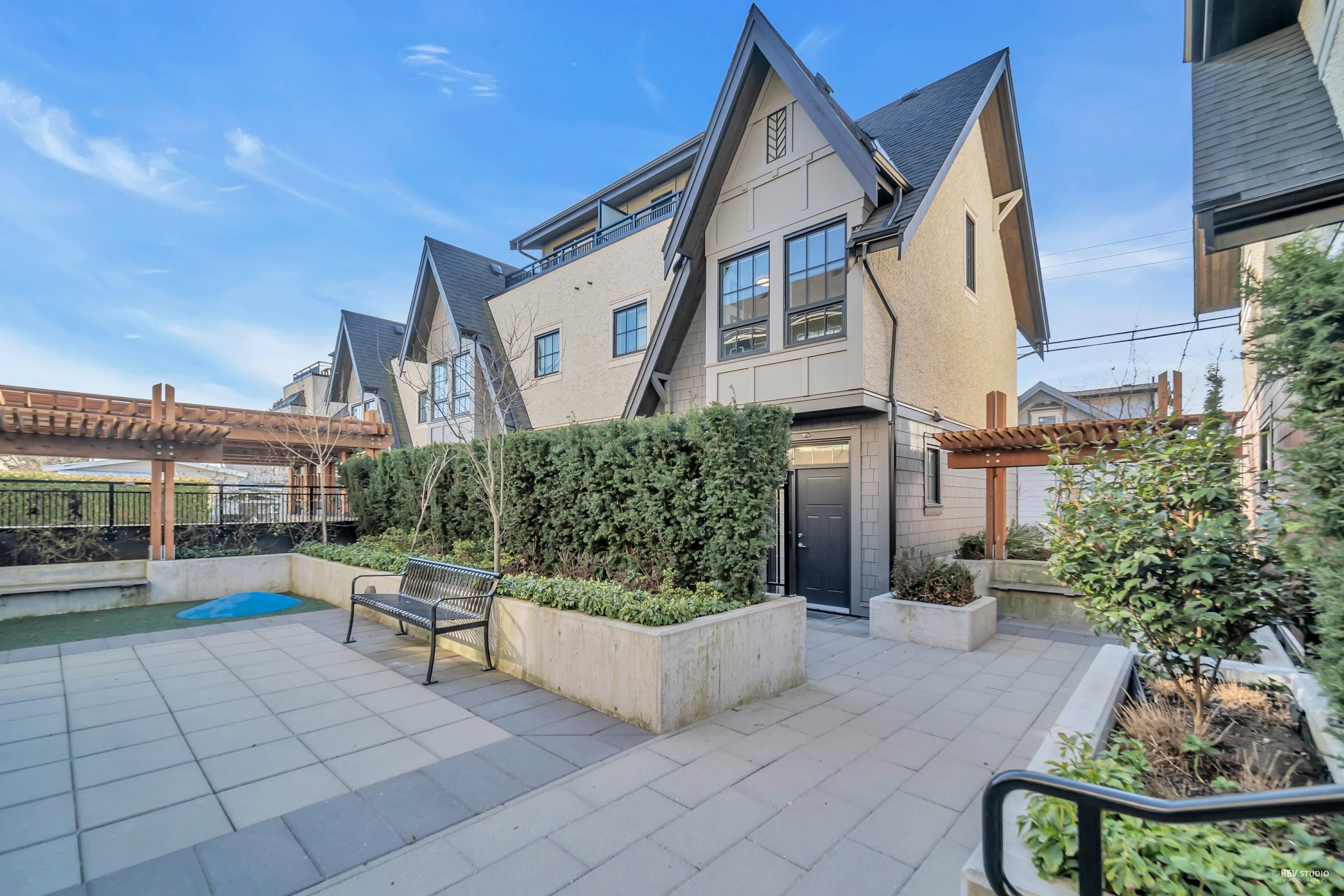 7901 Oak Street, Vancouver, BC, V6P 4A6
