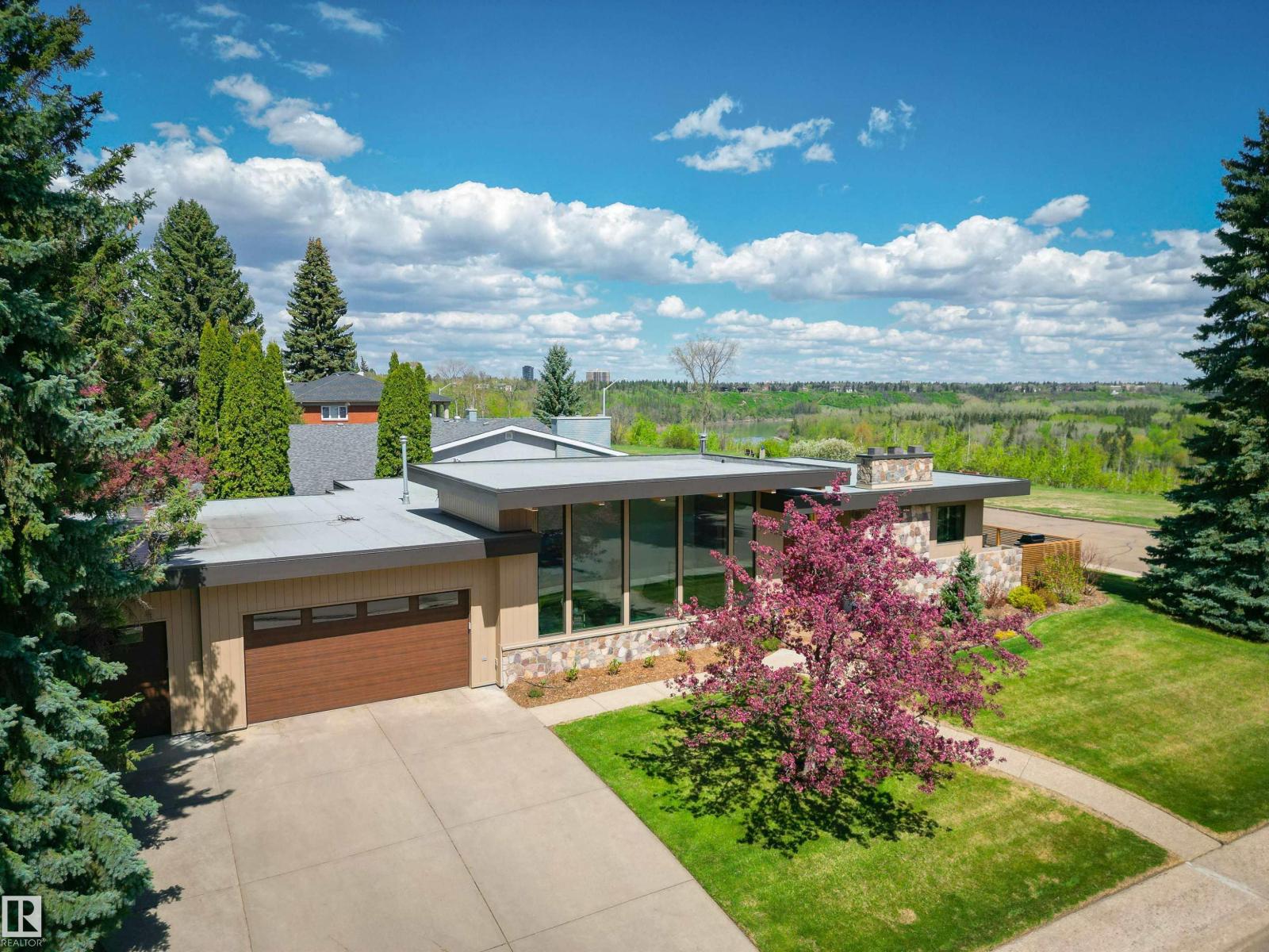 2 Valleyview Crescent NW, Edmonton, AB, T5R5S4 photo 2