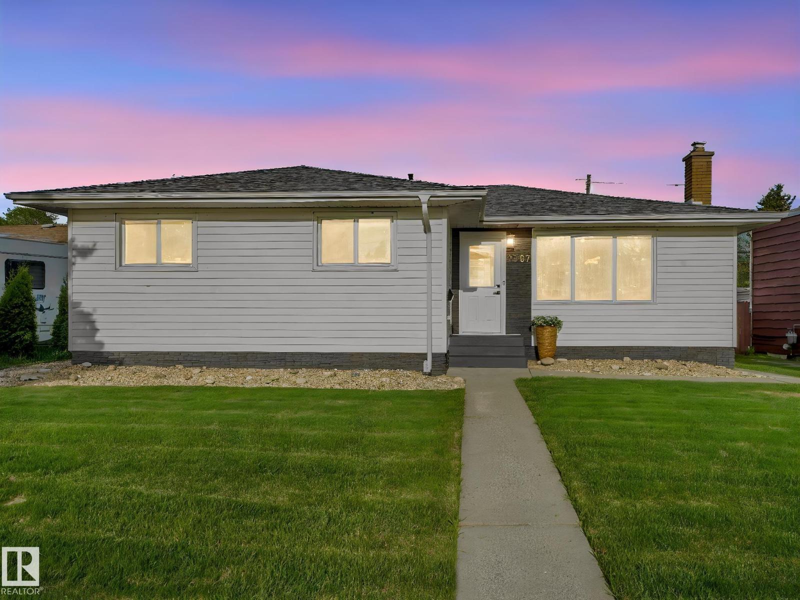 9207 169 Street NW, Edmonton, AB, T5R2X3
