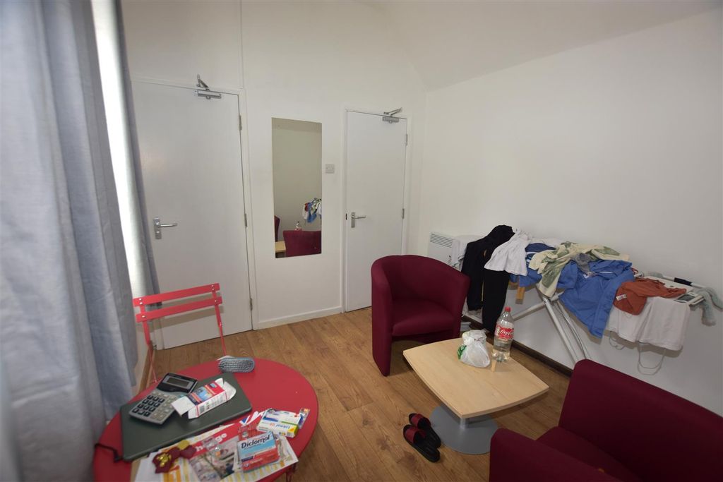 Additional image 13 of 4 bed flat for saleFore Street, Redruth TR15