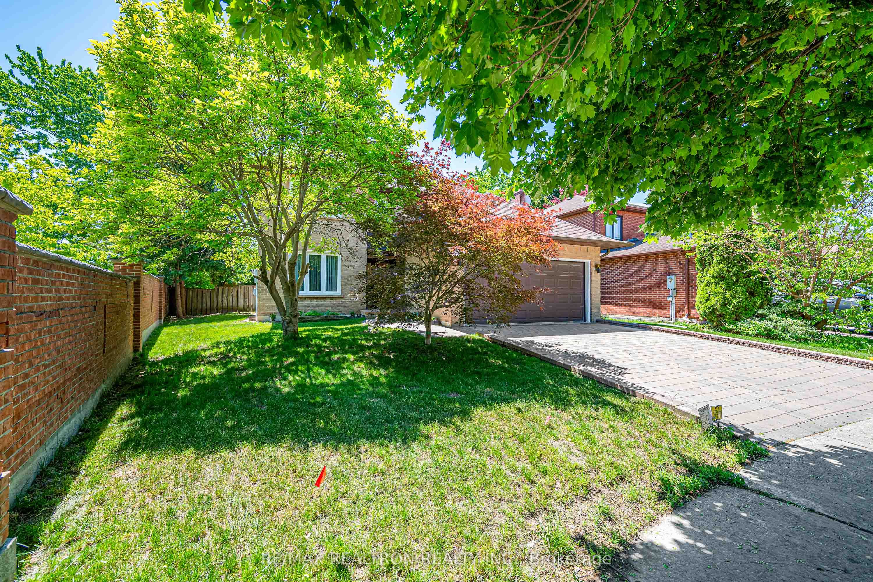 49 Somerset Crescent, Richmond Hill, ON, L4C 8N5 photo 2