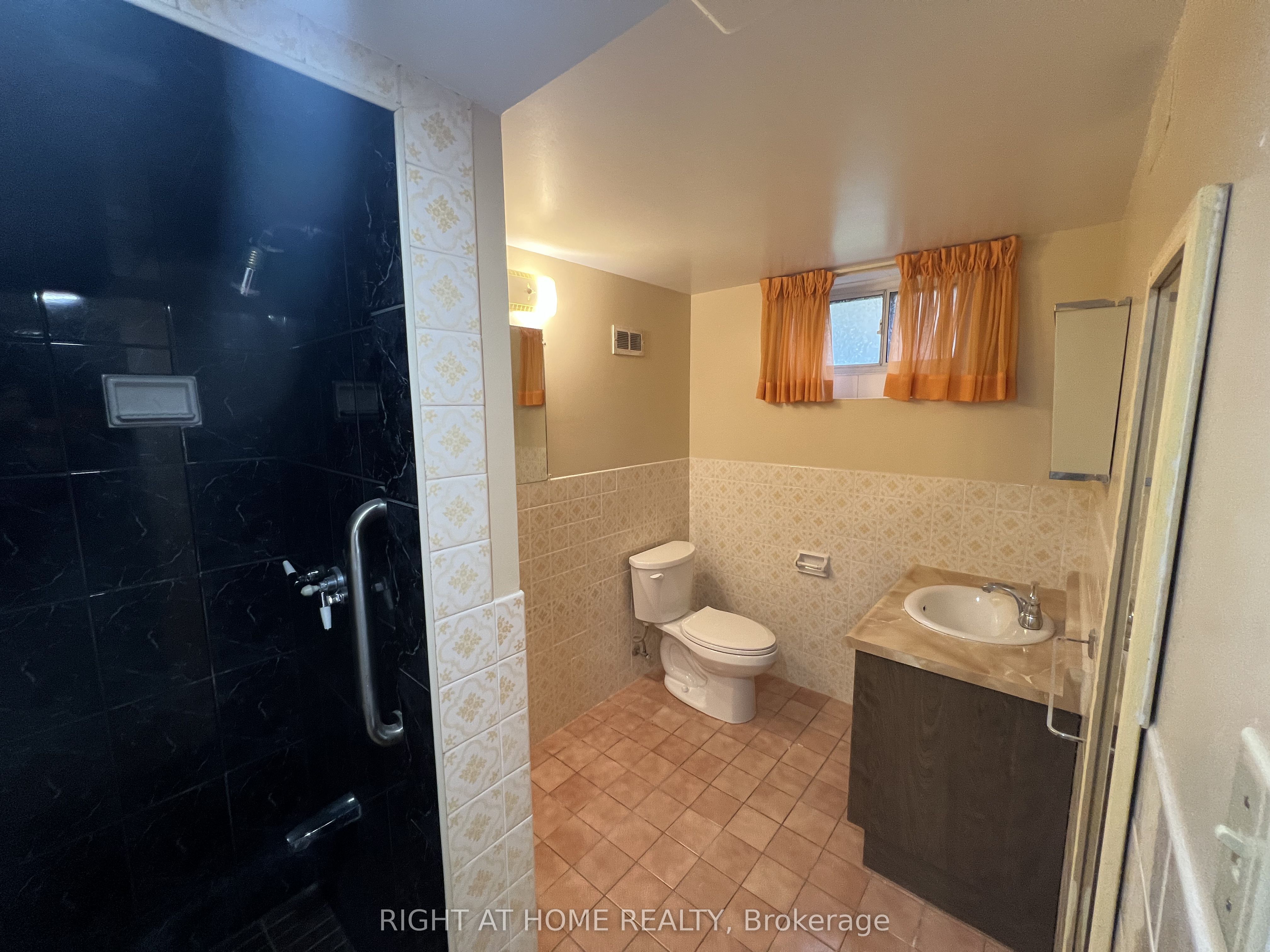 9 Dewlane Drive, Toronto, ON, M2R 2P7 photo 5