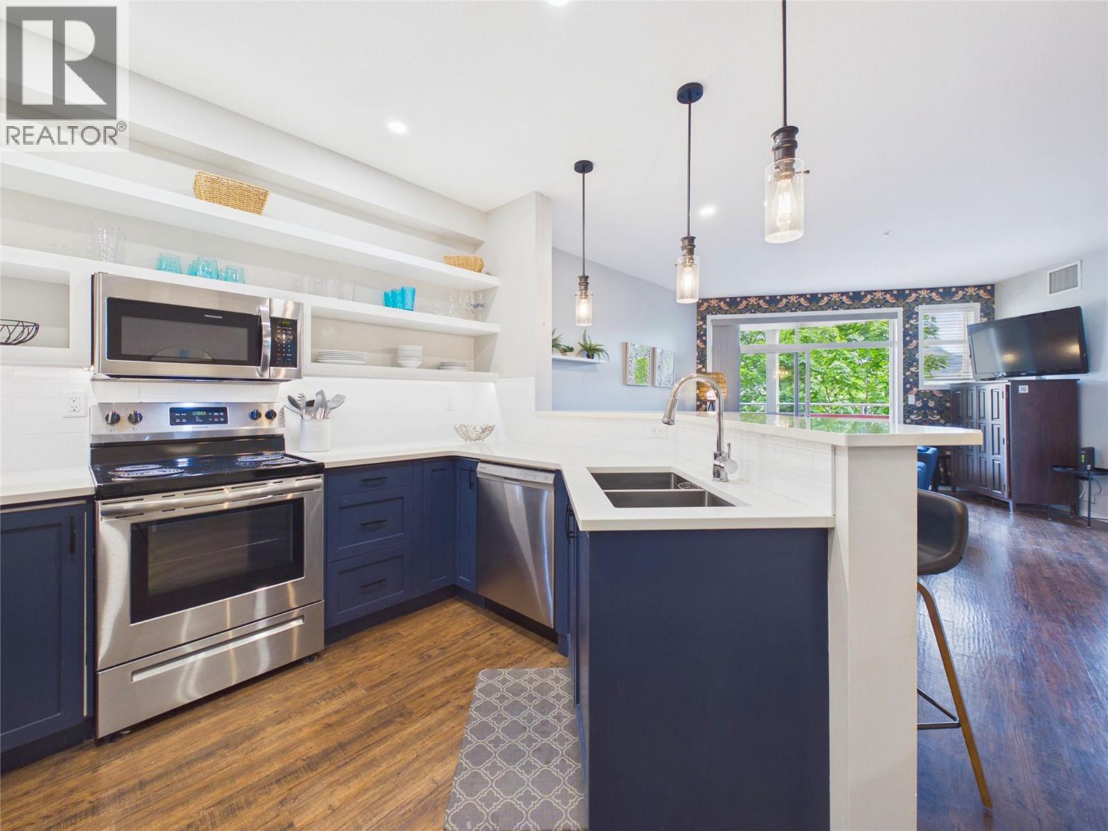 Additional image 4 of 302-1088 Sunset Drive, Kelowna, BC, V1Y9W1