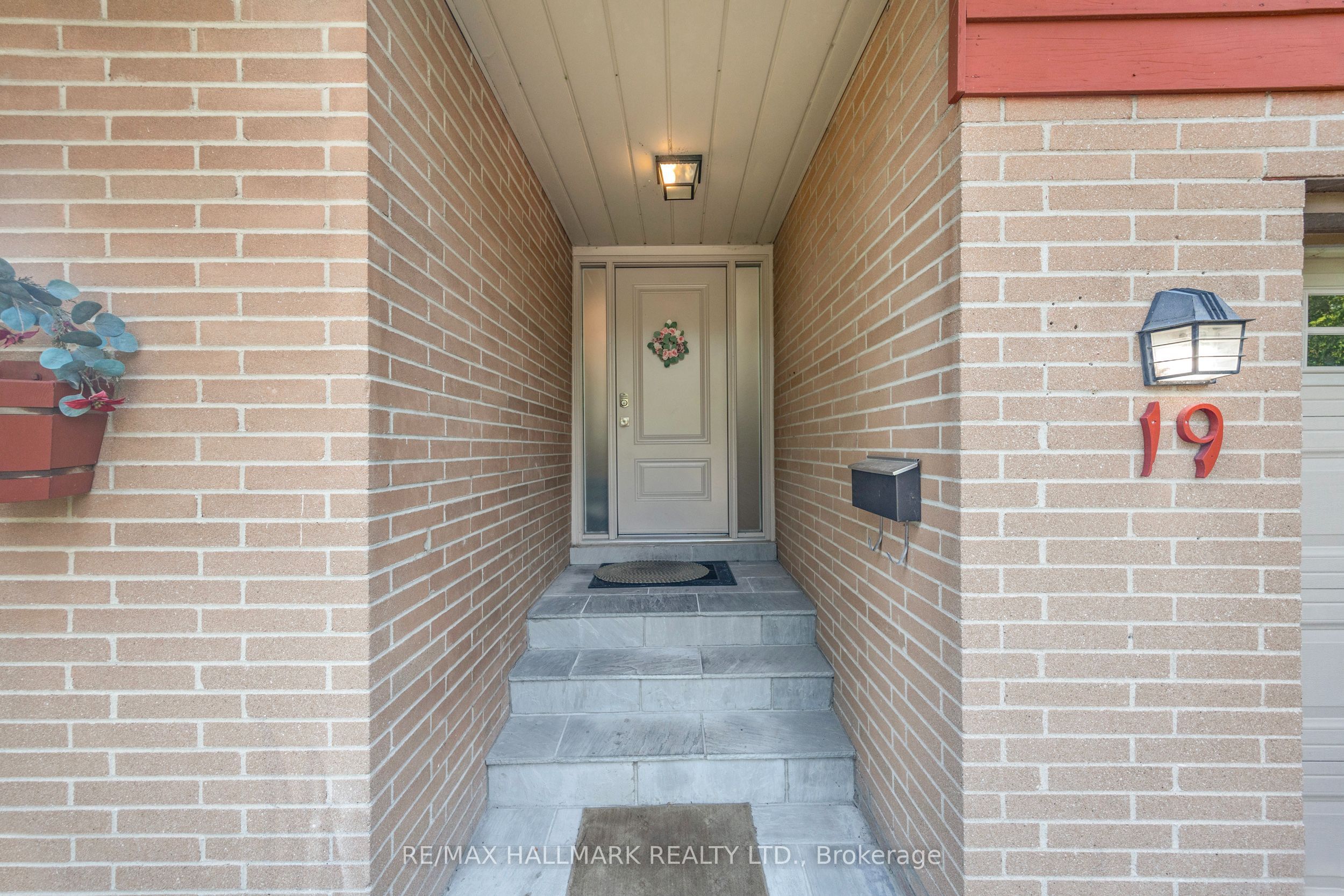 19 Talwood Drive, Toronto, ON, M3B 2P4 photo 3