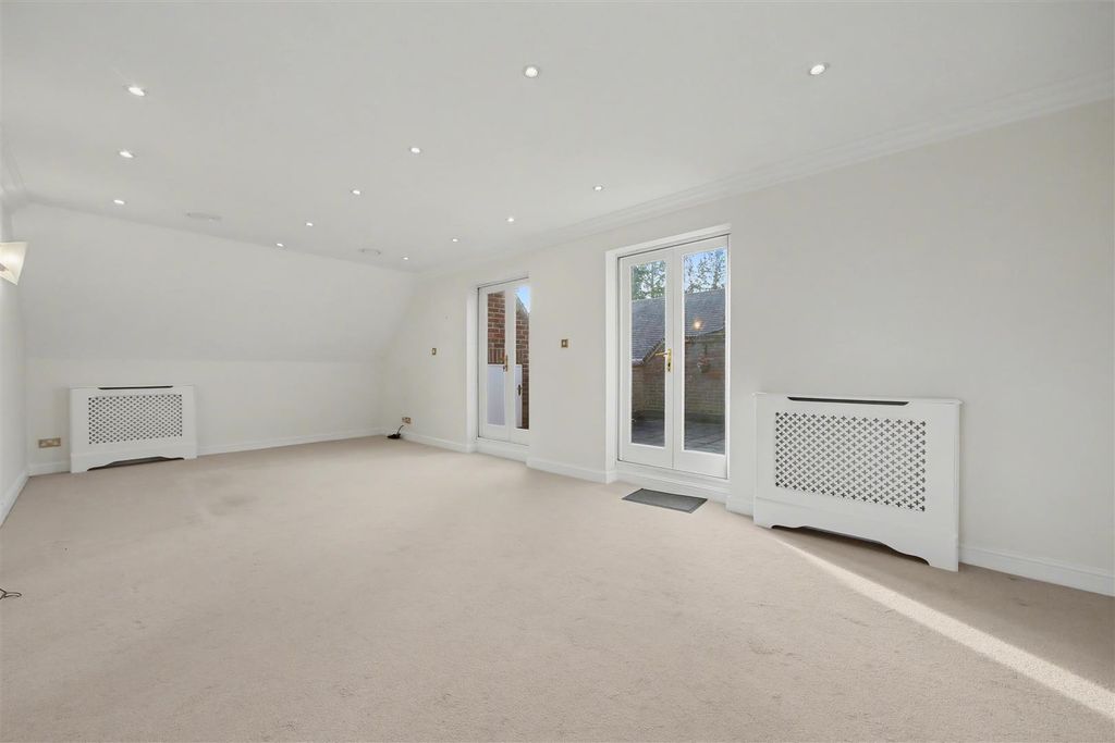 Additional image 6 of 2 bed flat for saleGills Hill, Radlett WD7