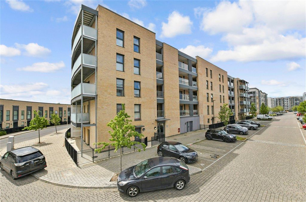 2 bed flat for saleBroadis Way, Rainham, Essex RM13