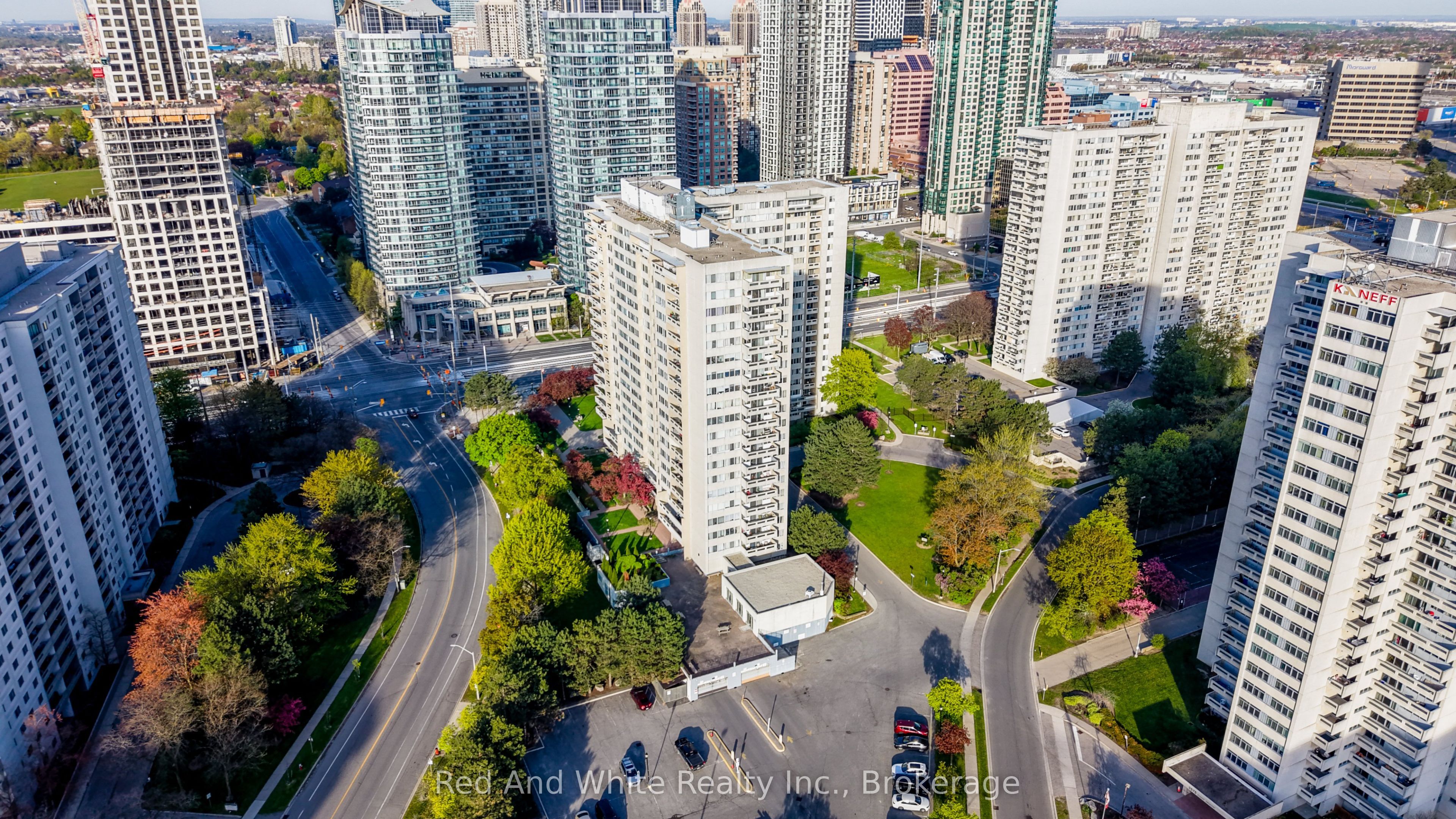 2013-3590 Kaneff Crescent, Mississauga, ON, L5A 3X3 photo 3