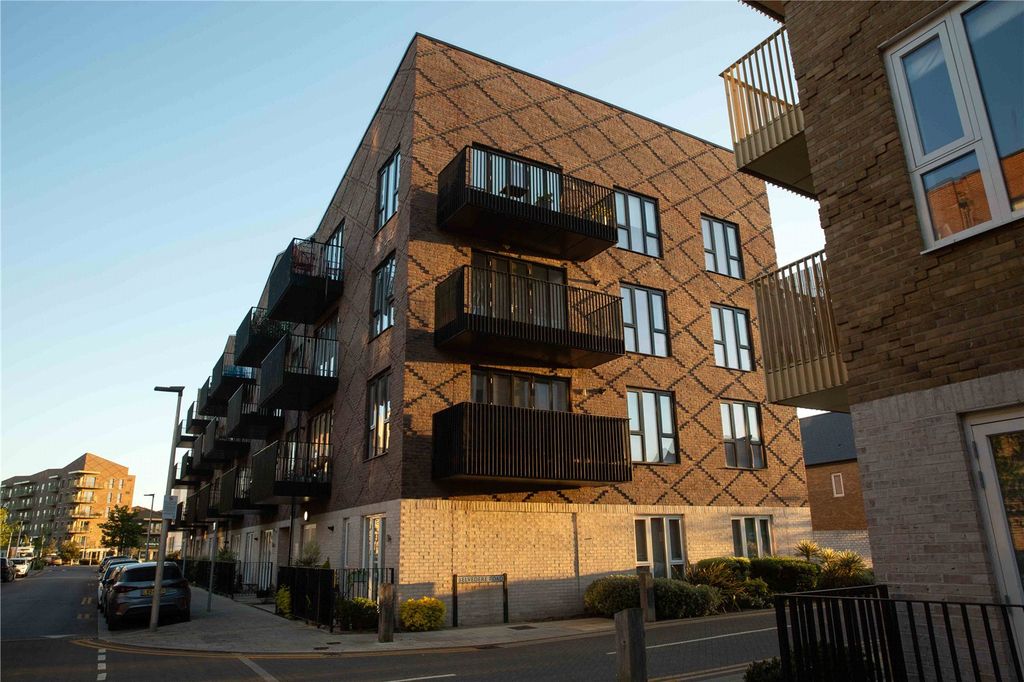 2 bed flat for saleCorys Road, Rochester, Kent ME1