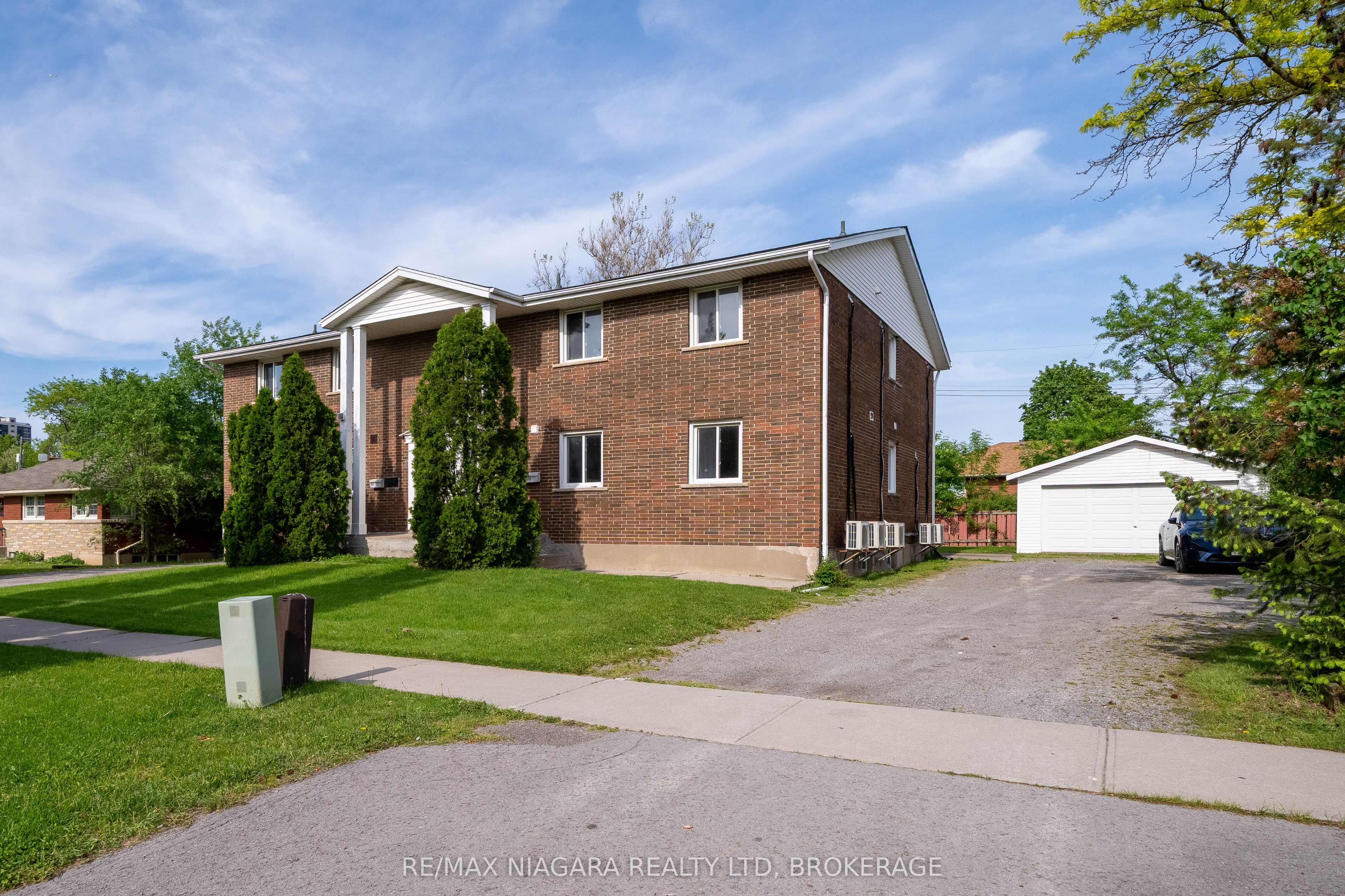 293-295 Glenridge Avenue, St. Catharines, ON, L2T 3K5 photo 2