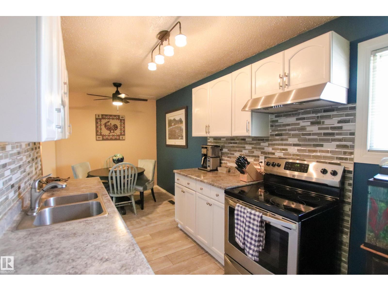 10D Twin Terrace NW, Edmonton, AB, T6K1V4 photo 3