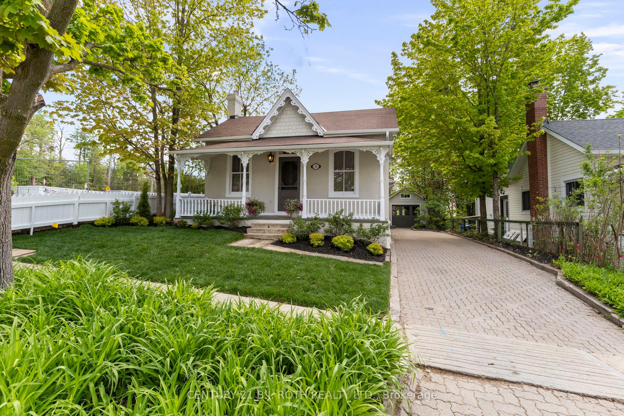 13 Nelson Square E, Barrie, ON, L4M 4J6 photo 2