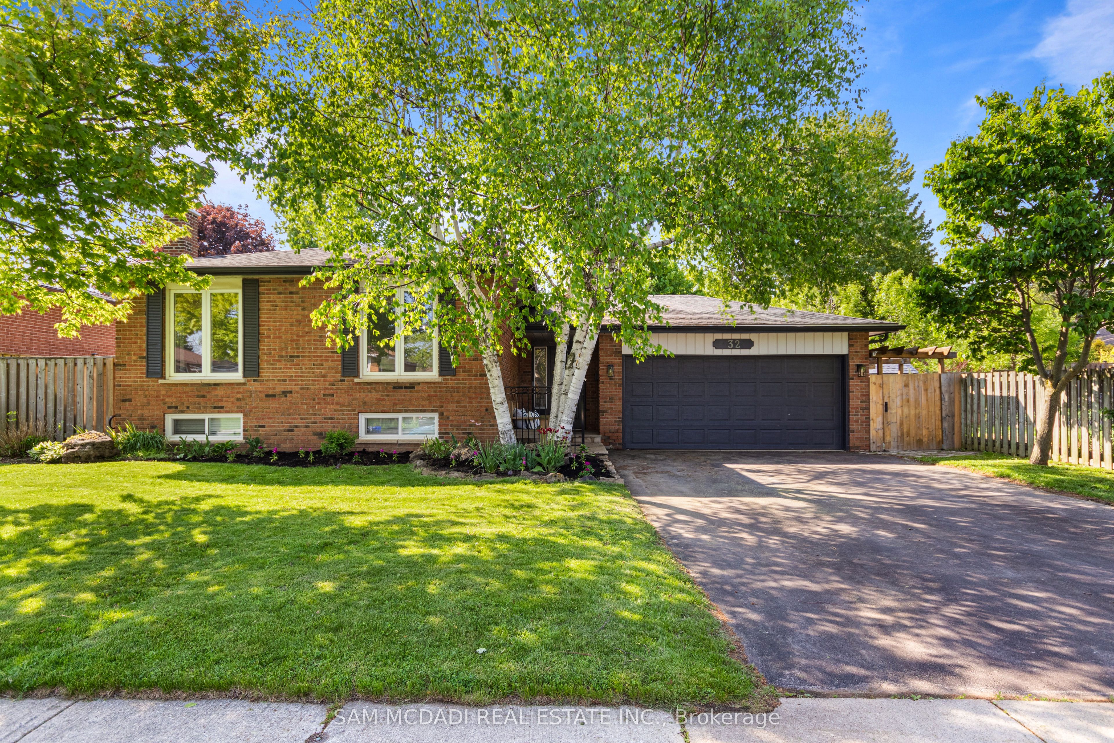 32 Milverton Close, Hamilton, ON, L8B 0A9 photo 2
