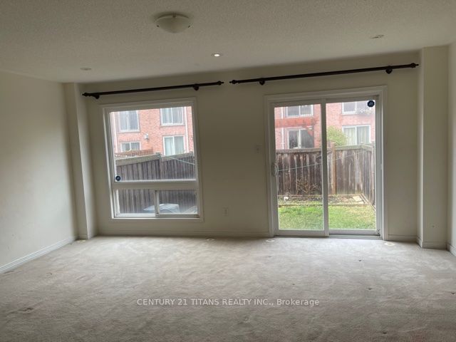 32 Etienne Street, Toronto, ON, M1L 0A4 photo 4