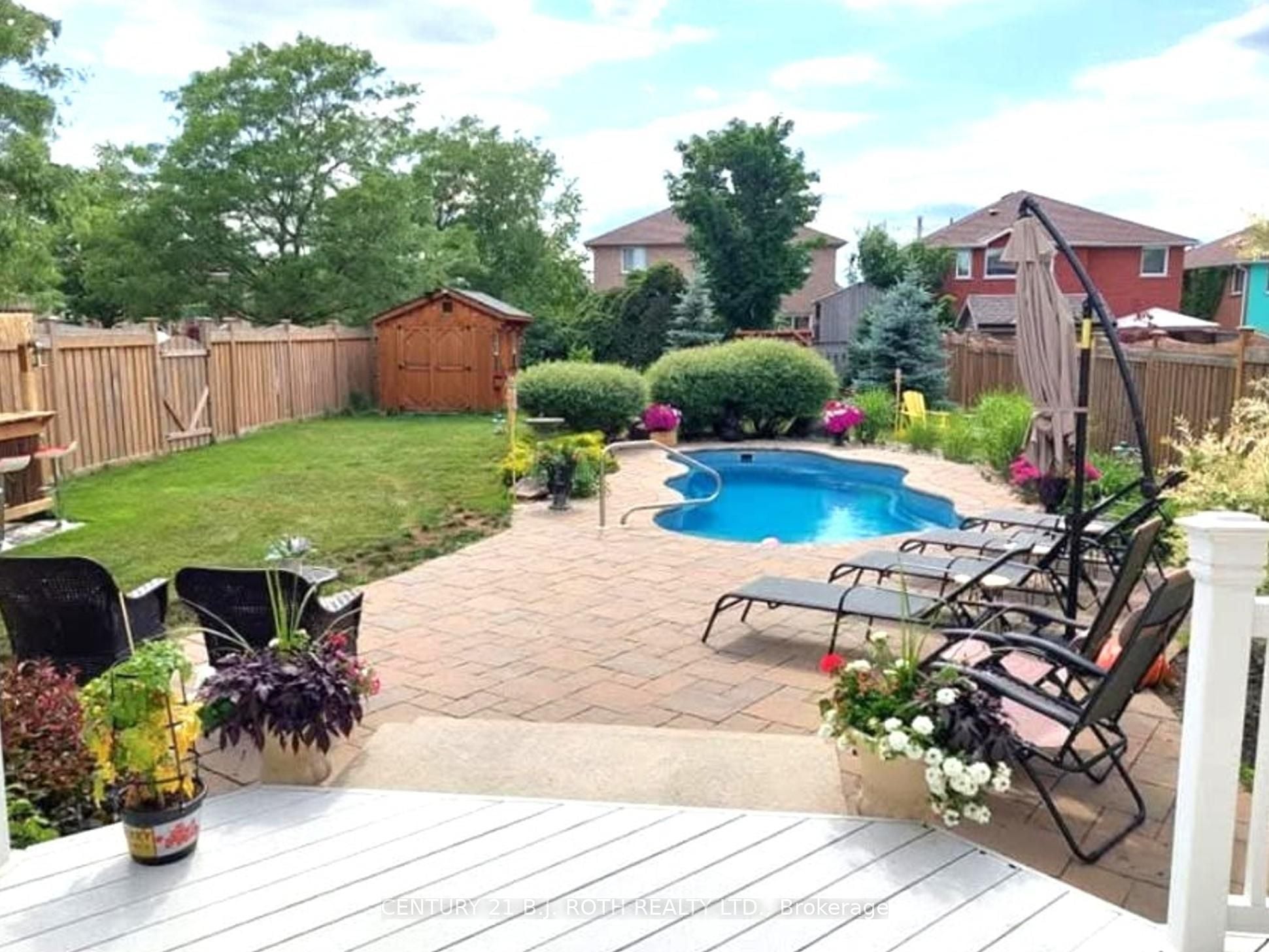 14 Round Leaf Court, Barrie, ON, L4N 9N3