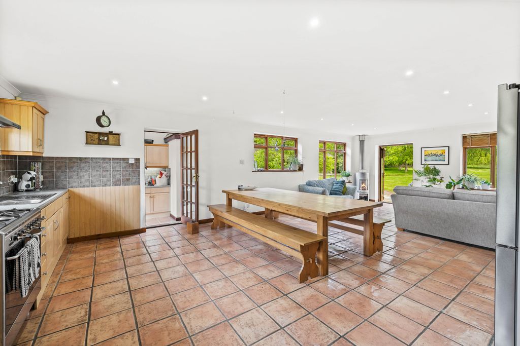 Additional image 17 of 5 bed detached house for saleRef: Gk - Lodge Lane, Redhill RH1