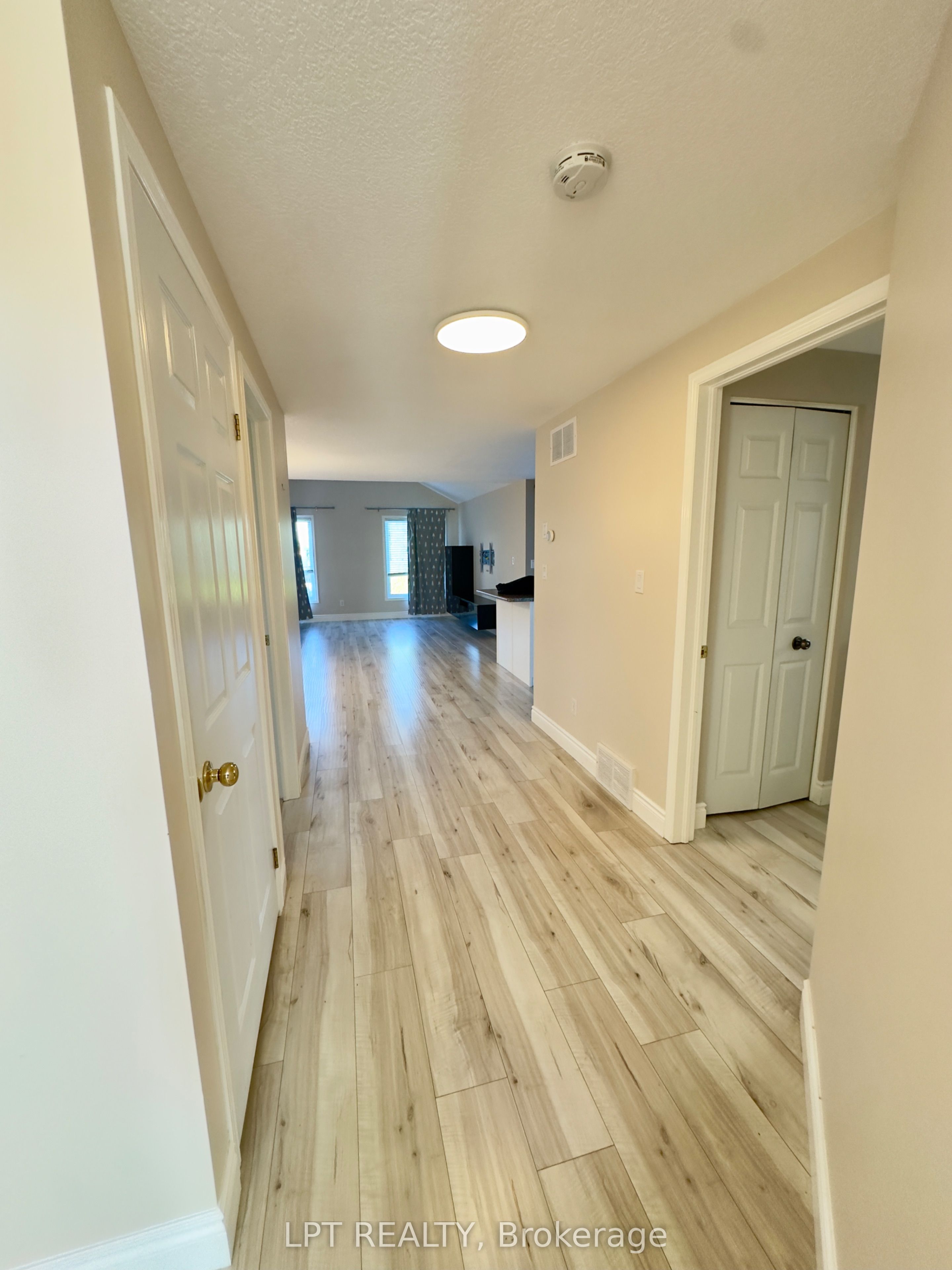 908 Copper Leaf Crescent, Kitchener, ON, N2E 3W1 photo 4