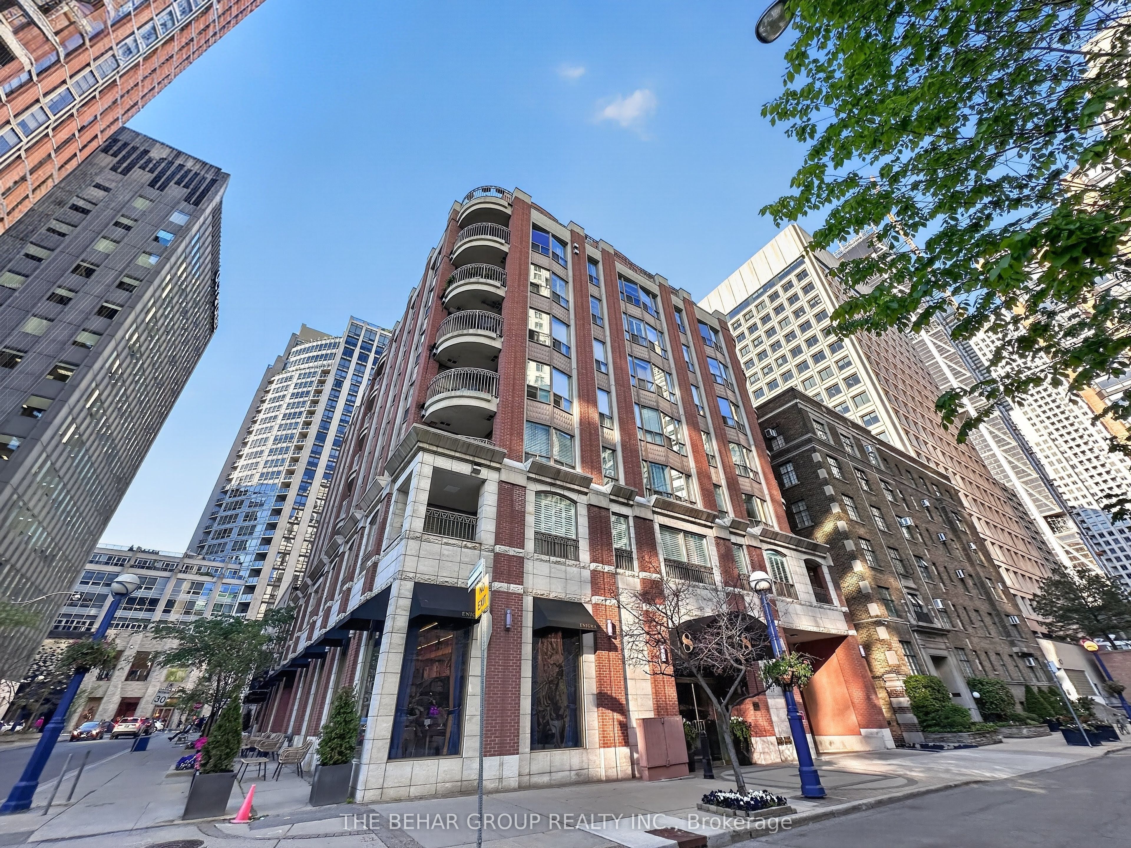 304-8 Sultan Street, Toronto, ON, M5S 1L7
