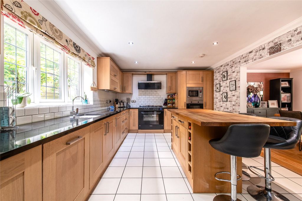 Additional image 3 of 5 bed detached house for saleNashenden Lane, Rochester, Kent ME1