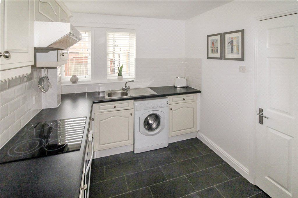 2 bed flat for saleWilliamson Drive, Ripon, North Yorkshire HG4 photo 5