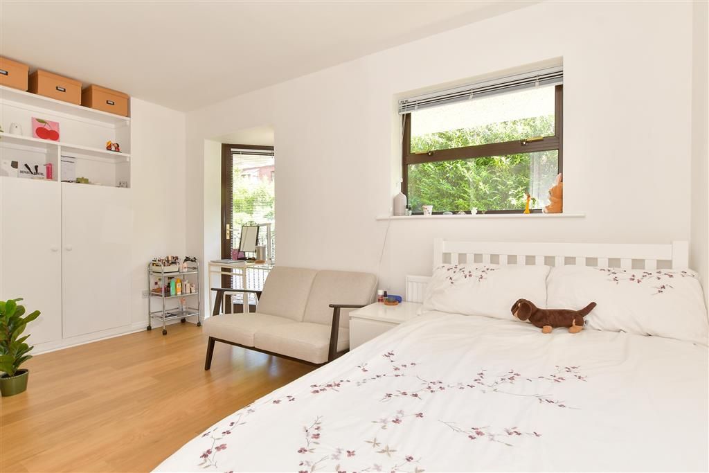 Additional image 7 of 2 bed flat for saleEsplanade, Esplanade, Rochester, Kent ME1
