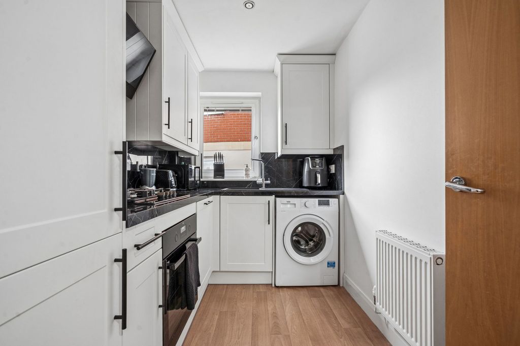 Additional image 3 of 2 bed flat for saleNorthway, Rickmansworth WD3
