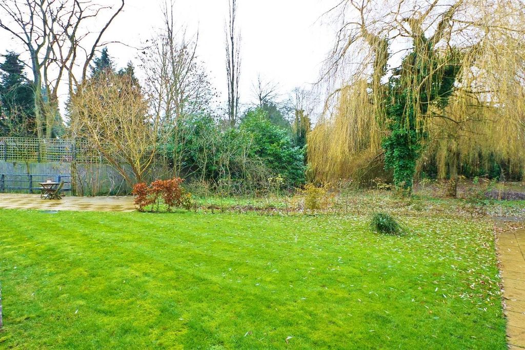 Additional image 10 of 2 bed flat for saleHighbridge Close, Radlett WD7