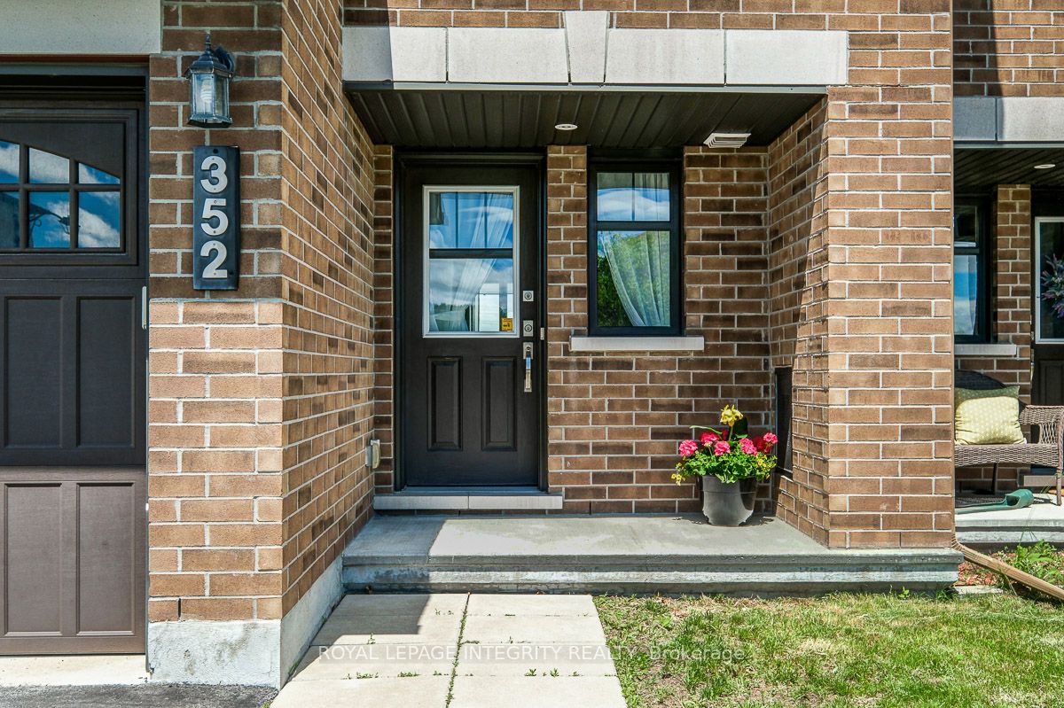 352 Axis Way, Ottawa, ON, K1W 0J9 photo 2