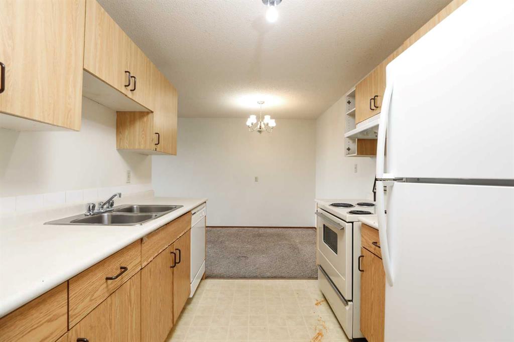 220-85 Foxbend Crescent N, Lethbridge, AB, T1H 5T4 photo 4