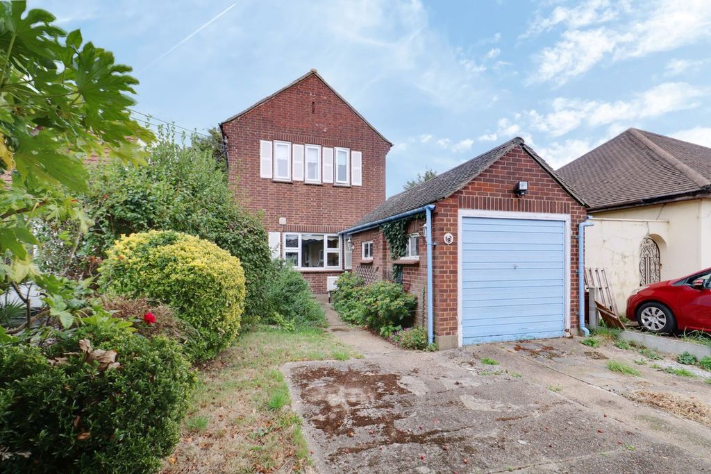 3 bed detached house for saleBerwick Road, Rainham RM13
