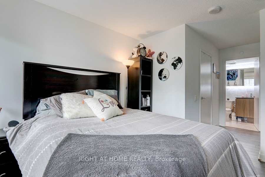 Additional image 6 of 906-80 Queens Wharf Road, Toronto, ON, M5V 0J3