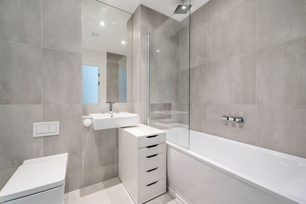 Additional image 8 of 2 bed flat for saleKings Road, Reading RG1