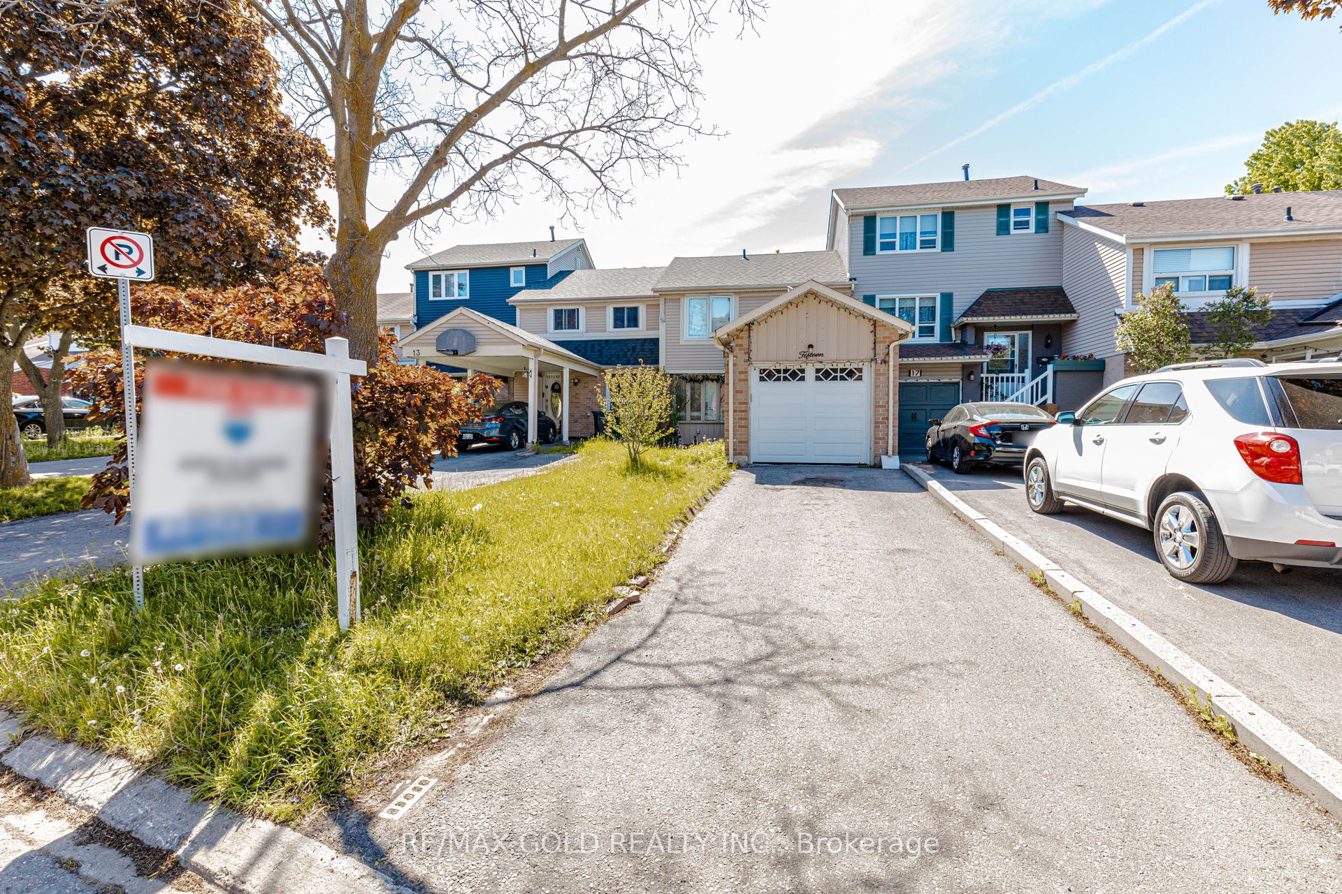 15 Courtleigh Square, Brampton, ON, L6Z 1J2 photo 2