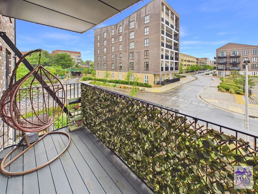 Additional image 10 of 2 bed flat for saleGlenway Road, Rochester ME1