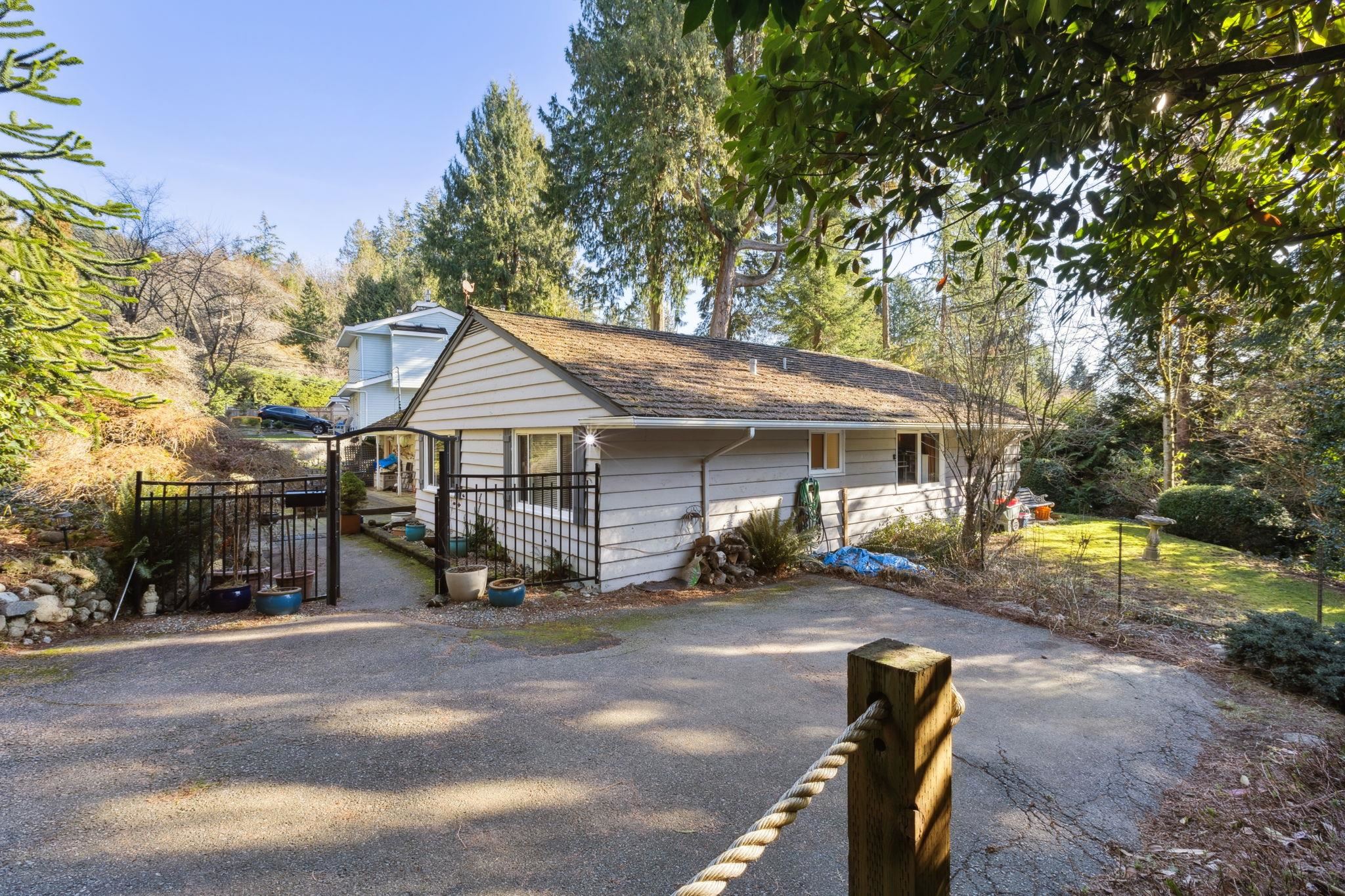 4028 Rose Crescent, West Vancouver, BC, V7V 2N7 photo 3