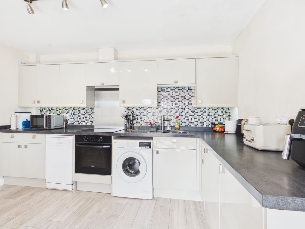 Additional image 4 of 2 bed flat for saleJubilee Drive, Redruth TR15